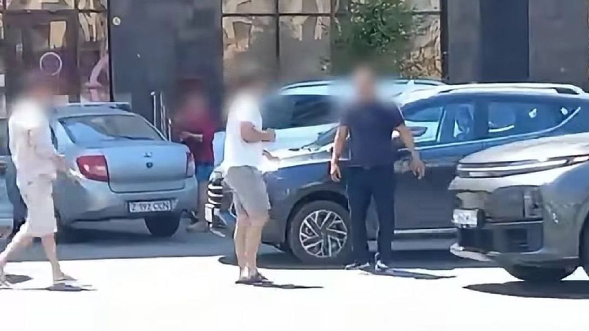 Не поделили дорогу: драка водителей закончилась арестами в Астане (видео)
