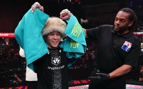 Асу Алмабаев одержал яркую победу на турнире UFC в Баку
