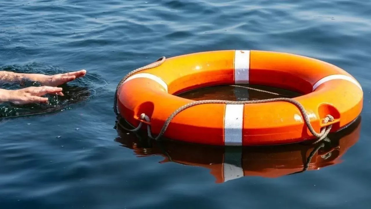 Трое мужчин пропали в Каспийском море