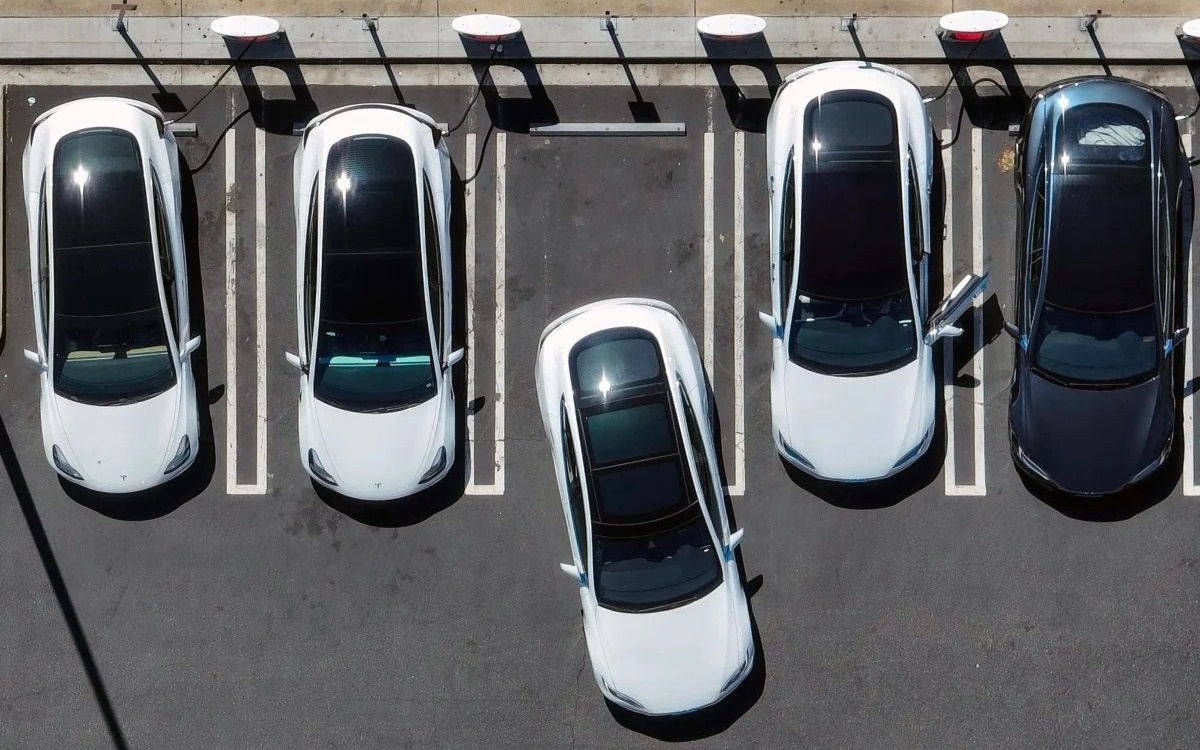 Tesla отзывает 3 млн автомобилей в Китае из-за проблем с дверными ручками