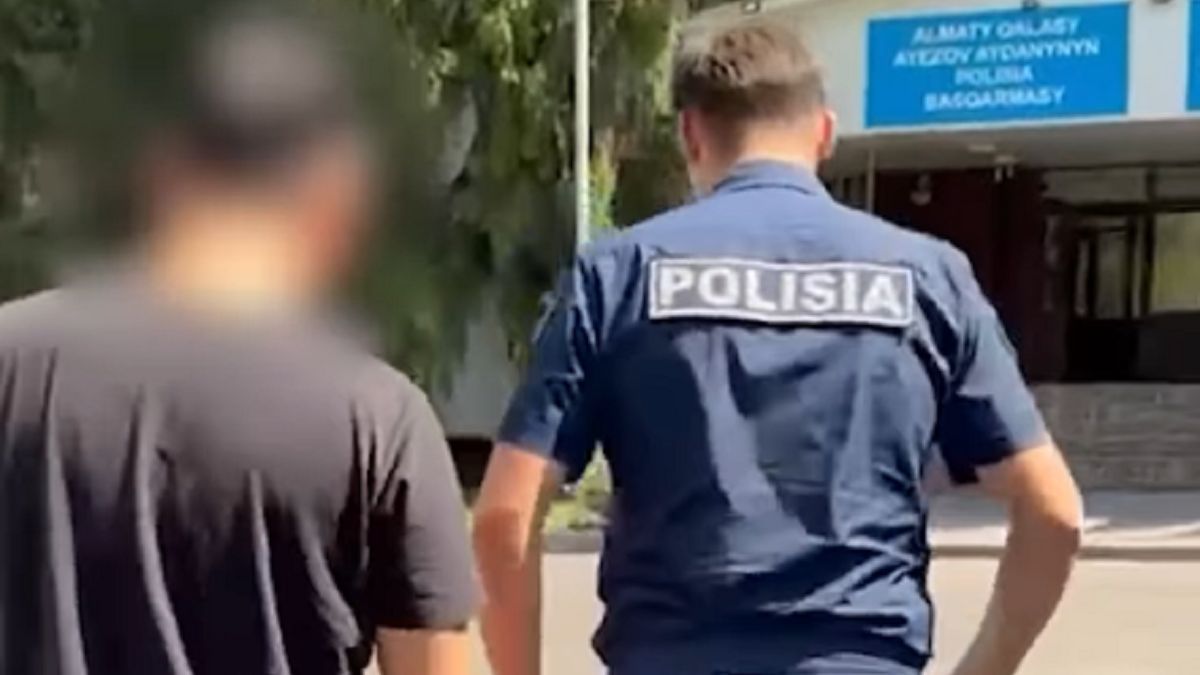 Алматинца подозревают в изнасиловании тещи: полиция рассказала подробности и показала кадры задержания (видео)