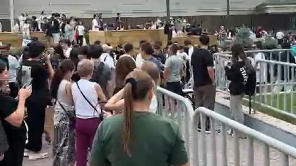 Людей эвакуировали из ТРЦ Mega в Алматы: что произошло (видео)